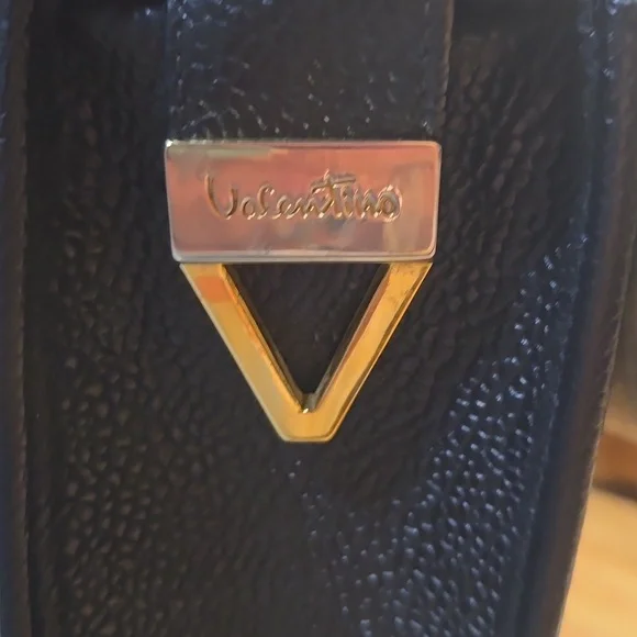 Elegant Mario Valentino Black Leather Unisex Shoulder Bag - Picture 6 of 8